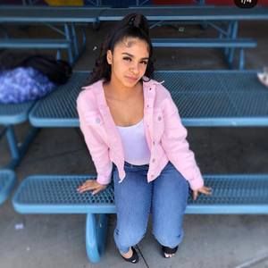 Meet your Posher, Sheyla